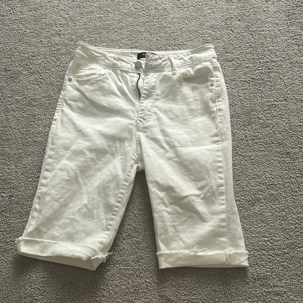 White Bermuda short
